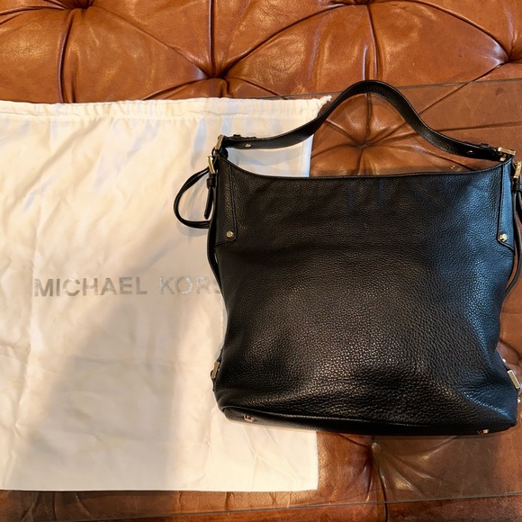 MICHAEL KORS BLACK LEATHER SHOULDER BAG. INCLUDES DUST BAG - Picture 3 of 6